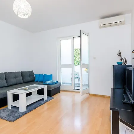 Antej - One Bedroom With Terrace And View Apartment